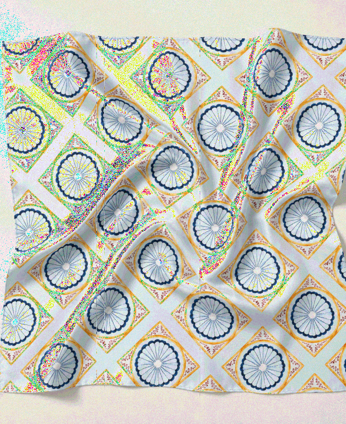 panuelo-cuadrado-rosetones-fondo-claro panuelo-cuadrado-rosetones-fondo-claro